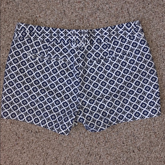 Gap 3 inch short - Picture 3 of 4